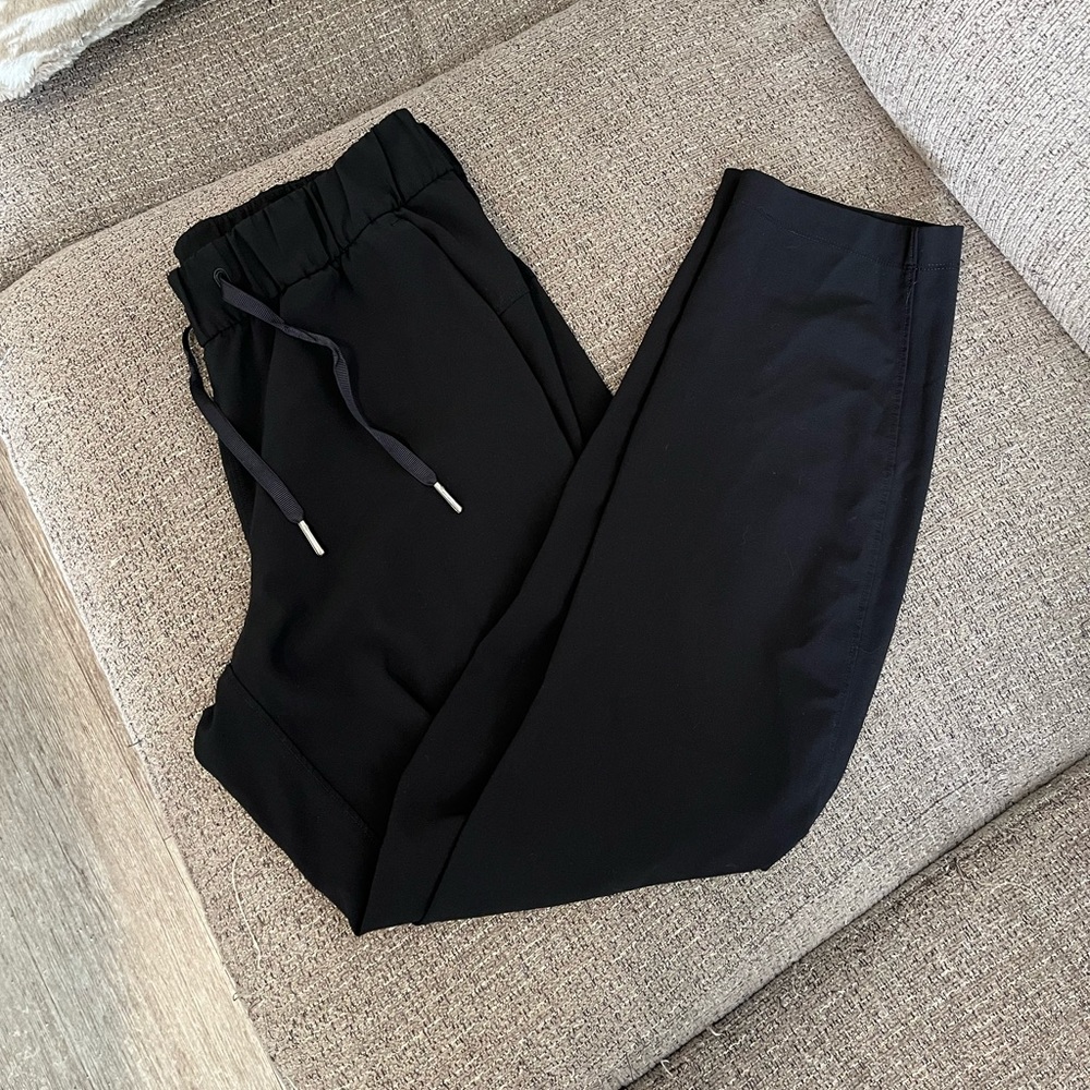 Lululemon on the fly pants woven